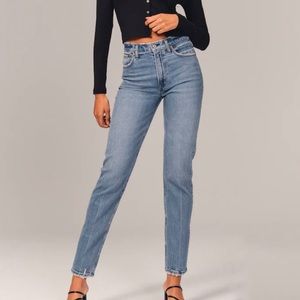 Abercrombie THE MOM High Rise Jean Medium Wash SHORT